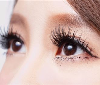 Hàng mi cong vút sau khi nối mi