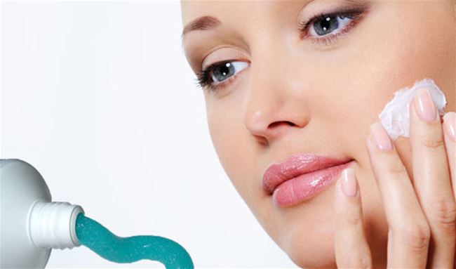 Trị mụn bọc bằng kem đánh răng
