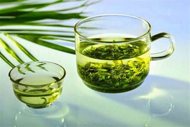 trị nám da mặt với nước trà xanh