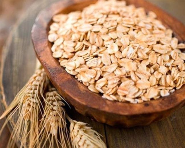 Đắp mặt nạ tự nhiên làm trắng da từ bột yến mạch