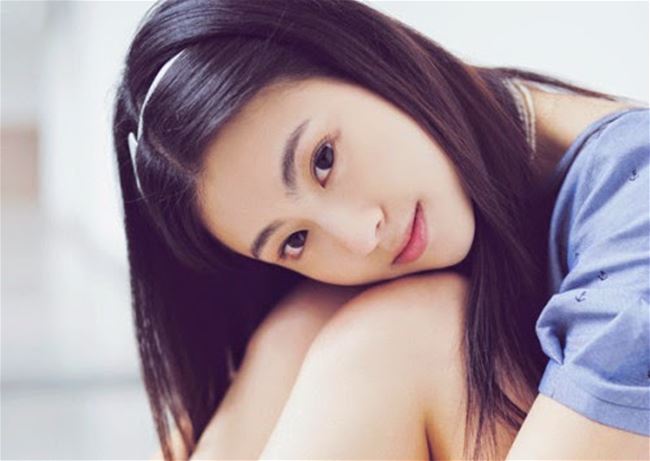 Đắp mặt nạ bơ dưỡng ẩm trị mụn