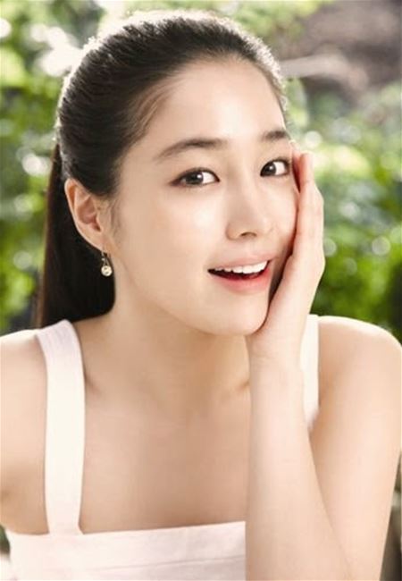 Đắp mặt nạ tự nhiên nha đam đều đặn 