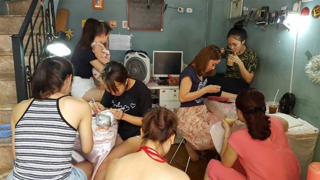 học viên luyện tập nối mi Tít Mi học viên luyện tập nối mi Tít Mi