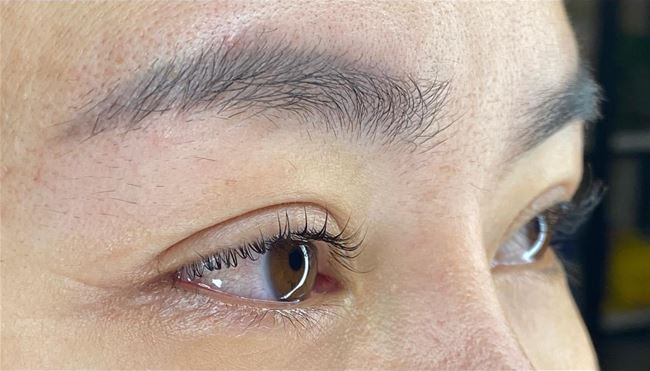 Uốn mi đẹp phủ dưỡng kalentin cho mi mềm mại xinh các góc